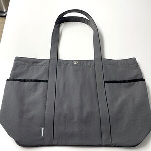 Lululemon Daily Multi-Pocket Tote Bag 20L Excellent used condition